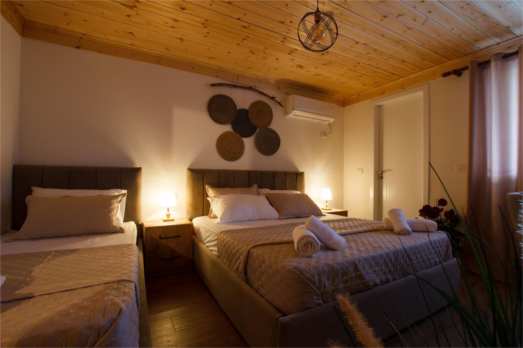 Guva Guest House Gjirokaster Bagian luar foto