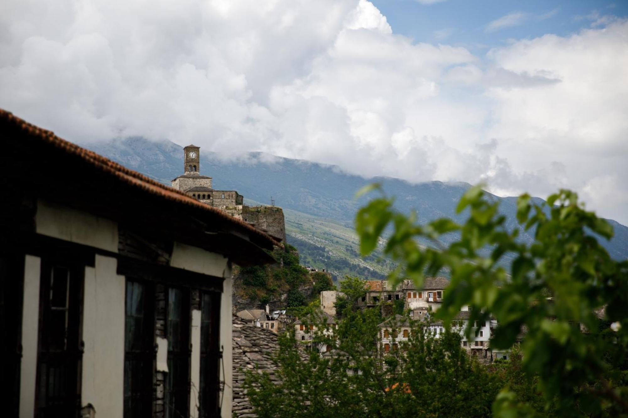 Guva Guest House Gjirokaster Bagian luar foto