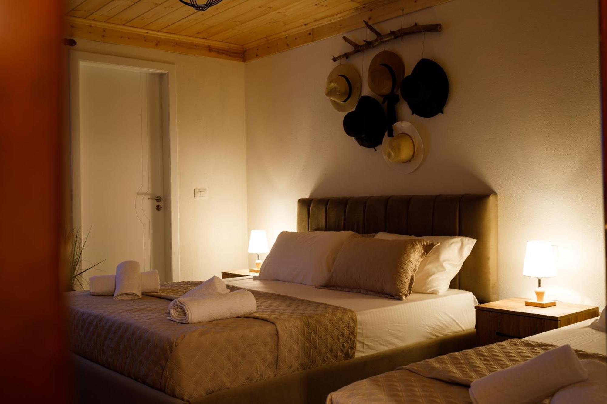 Guva Guest House Gjirokaster Bagian luar foto