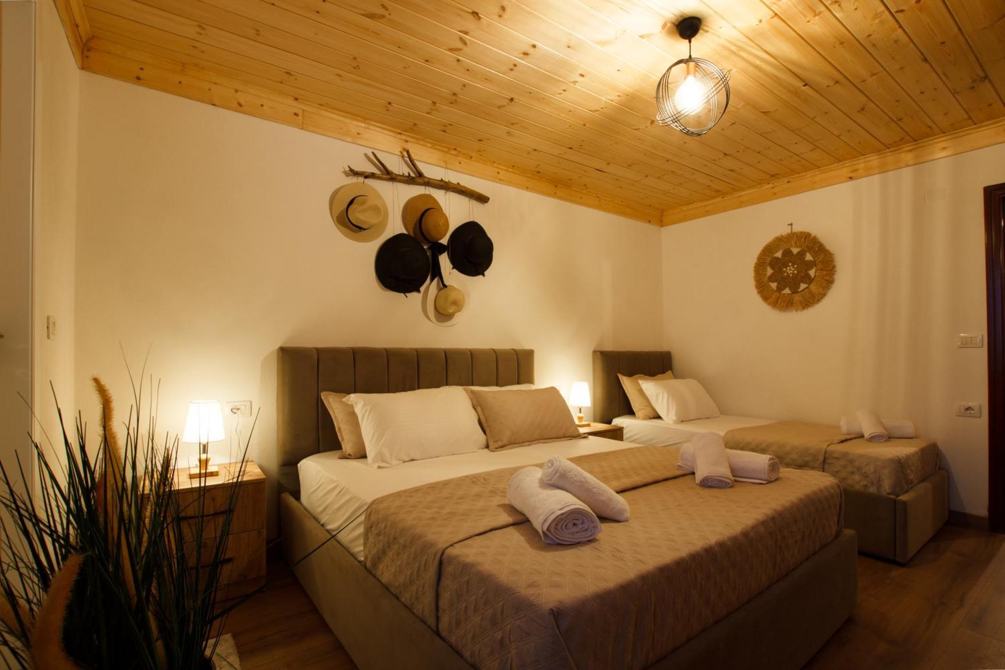 Guva Guest House Gjirokaster Bagian luar foto