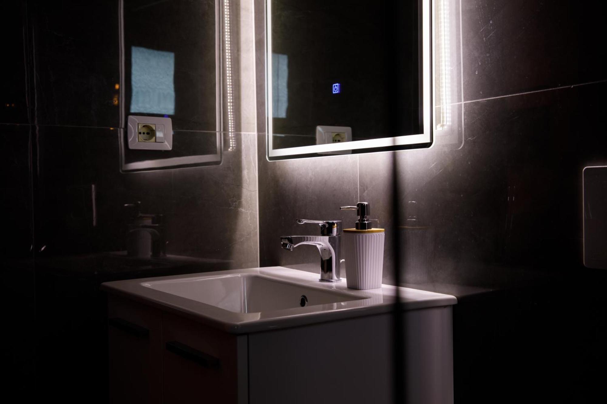 Guva Guest House Gjirokaster Bagian luar foto