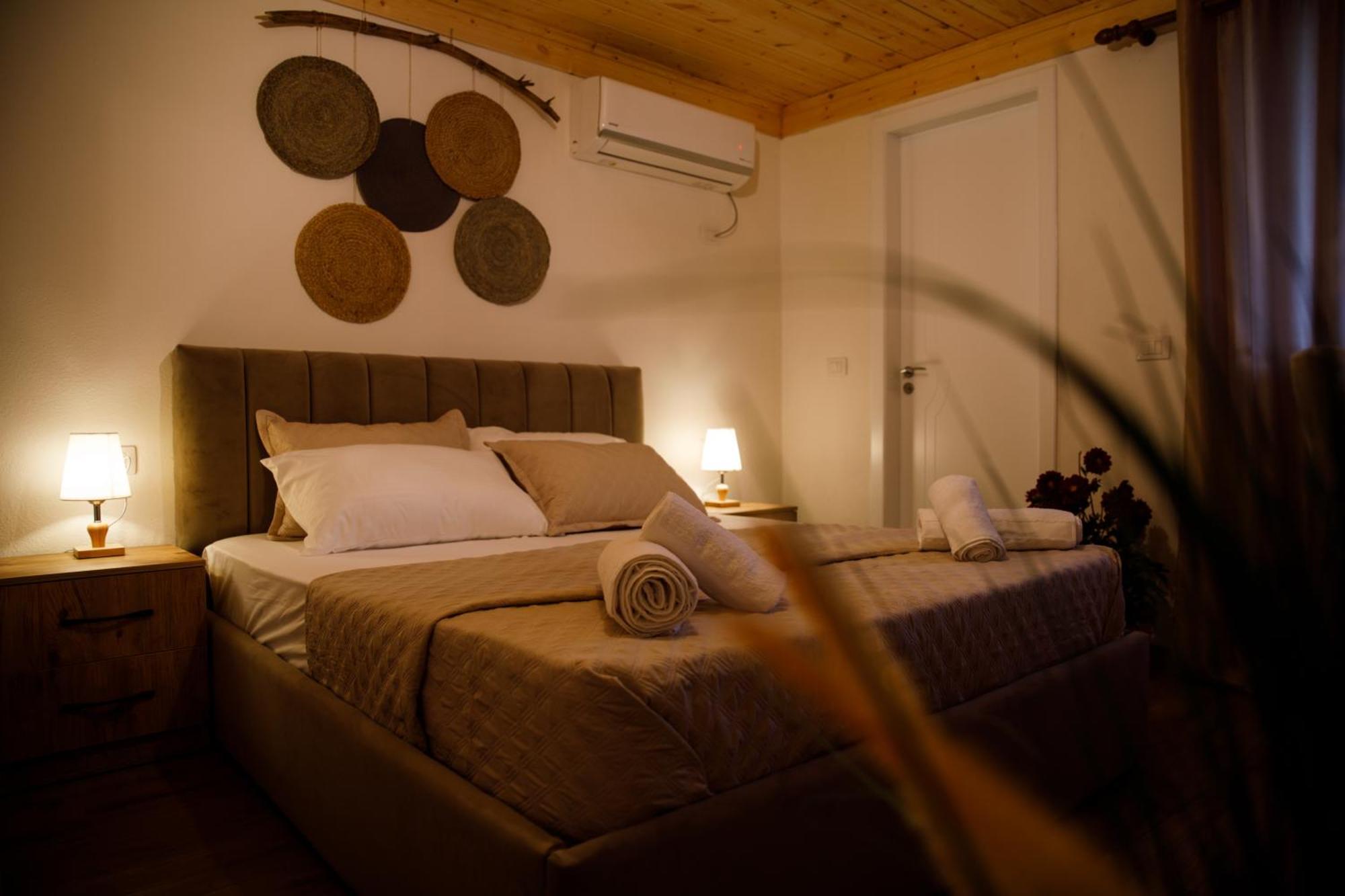 Guva Guest House Gjirokaster Bagian luar foto