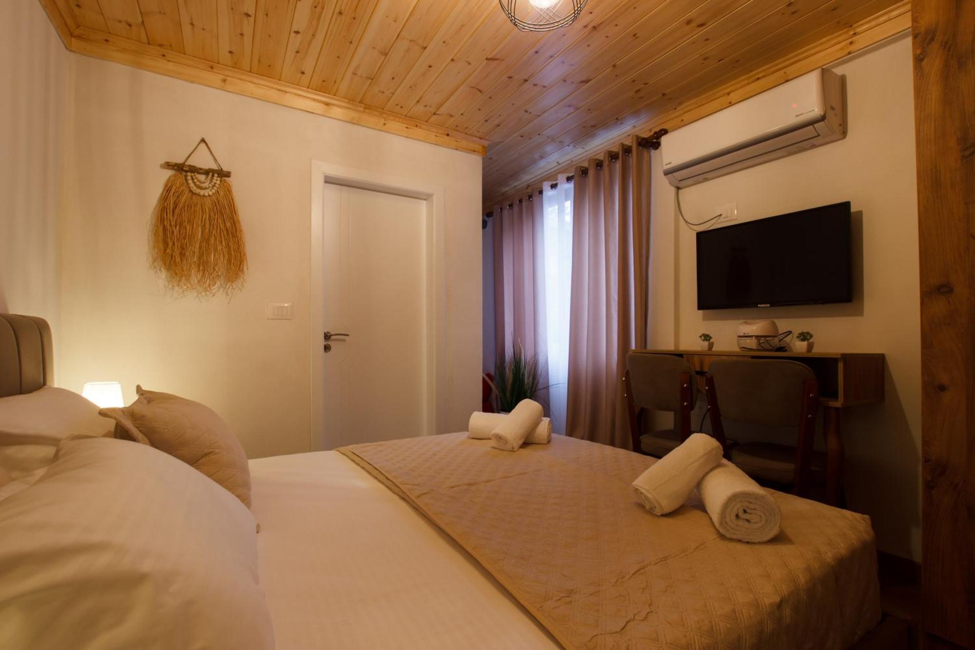 Guva Guest House Gjirokaster Bagian luar foto