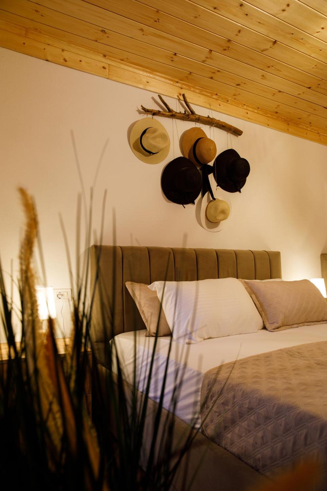 Guva Guest House Gjirokaster Bagian luar foto