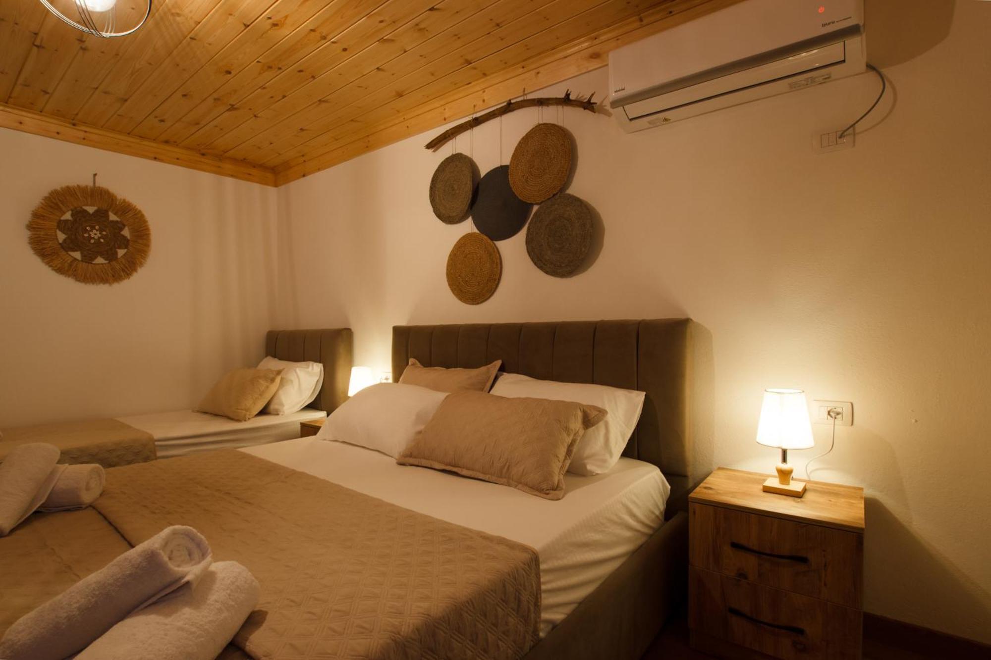 Guva Guest House Gjirokaster Bagian luar foto