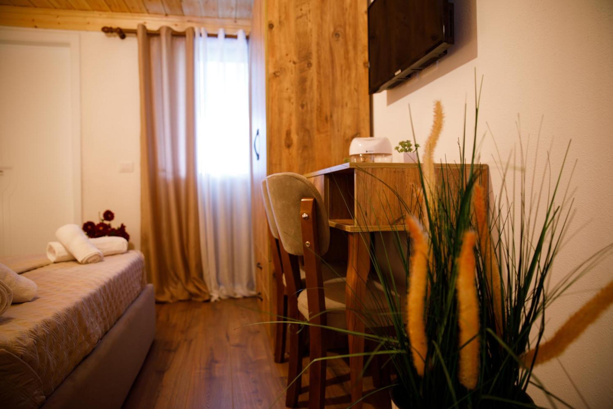 Guva Guest House Gjirokaster Bagian luar foto