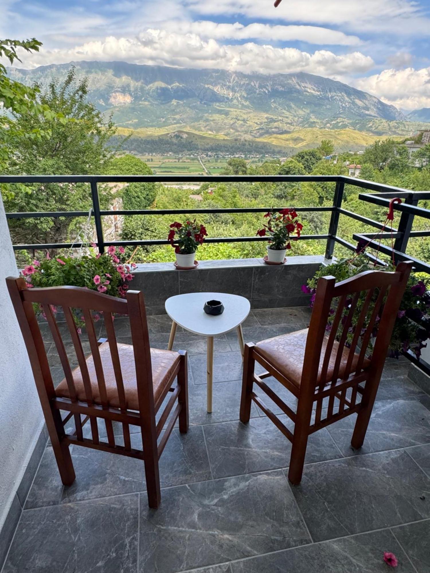 Guva Guest House Gjirokaster Bagian luar foto